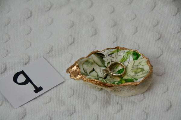 Oyster Trinket Dish (Magnolia)