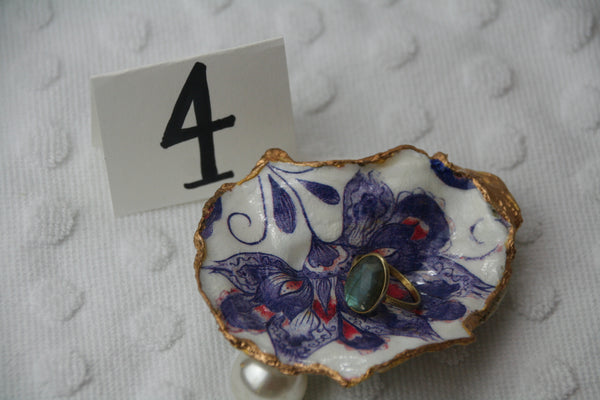 Oyster Trinket Dish (Red, White, Blue)